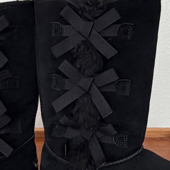 Koolaburra by UGG Victoria Boots Suede Black Kids Sz 3 Triple Bows Winter Cozy - Picture 12 of 12